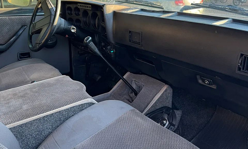 Chevrolet D-20 S 3.9...