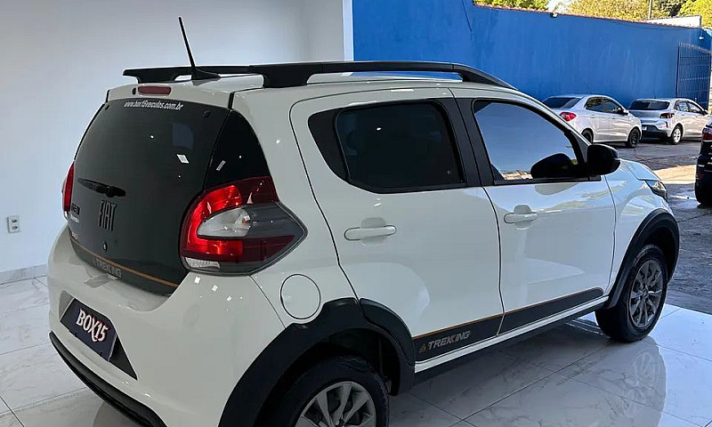 Fiat Mobi Trekking 1...