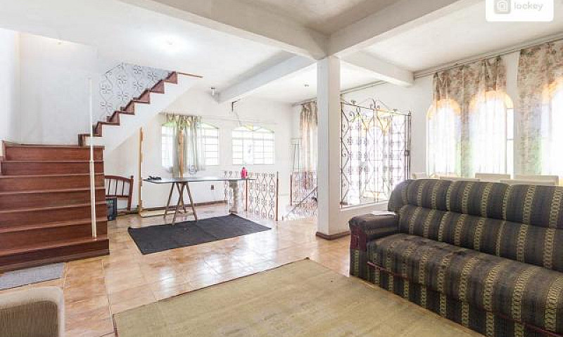 Casa Com 450M² E 7 Q...
