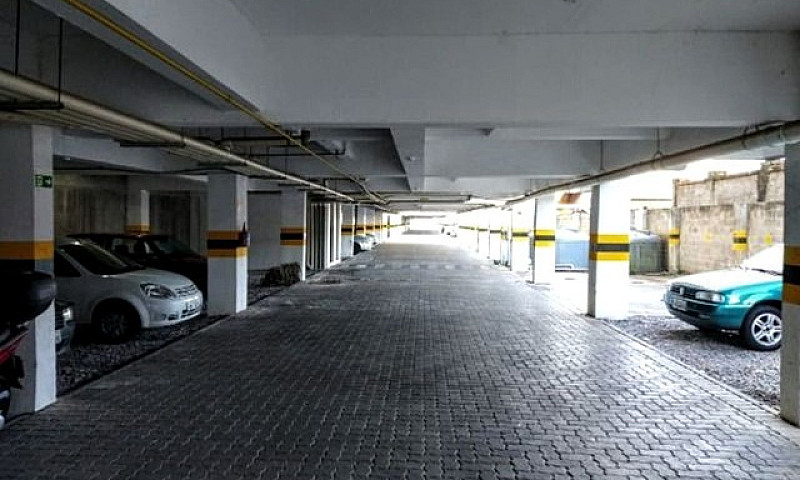 Apartamento Semimobi...