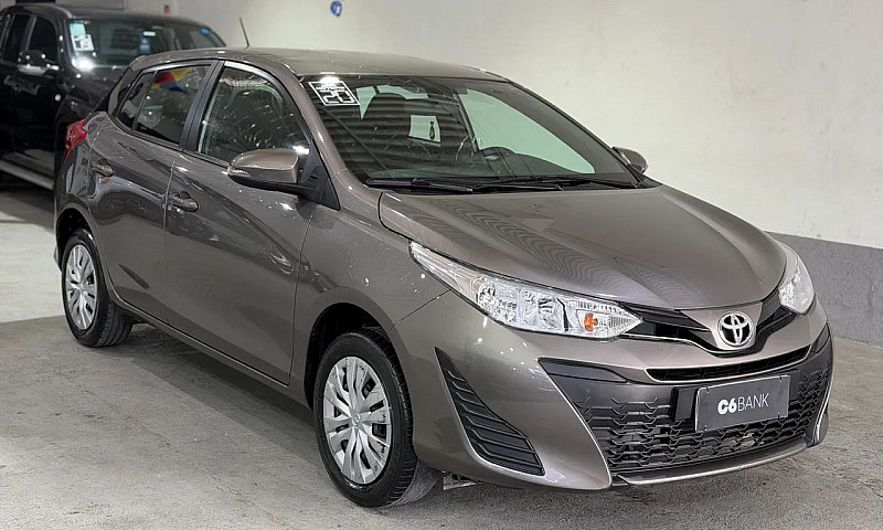 Toyota Yaris Live 1....