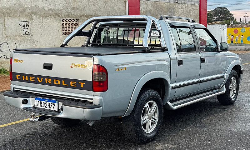 Chevrolet S10 Pick-U...