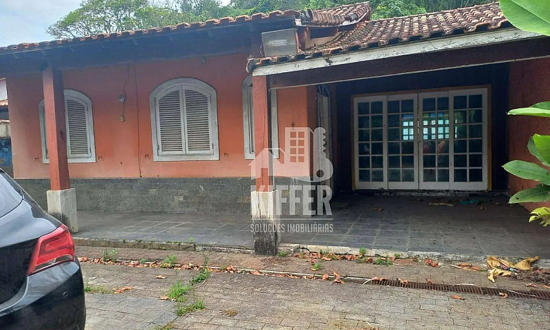 Casa Com 3 Quartos À...