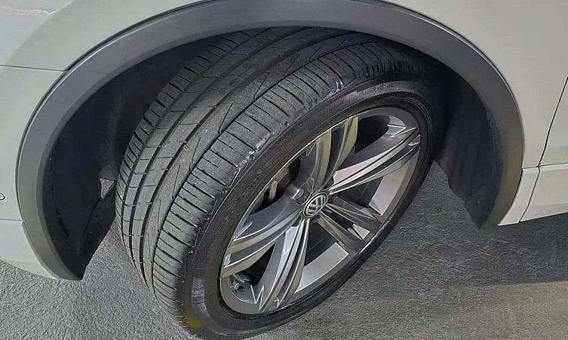 Tiguan Allspace Blin...