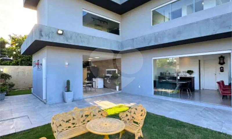 Condomínio Com 4 Qua...