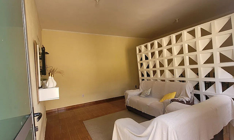 Casa Ampla No Bairro...
