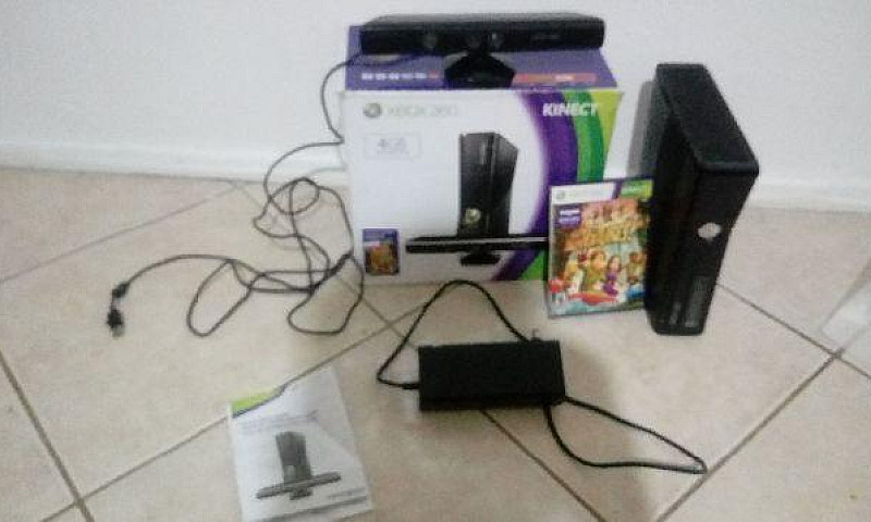 Xbox 360 Com Kinect...