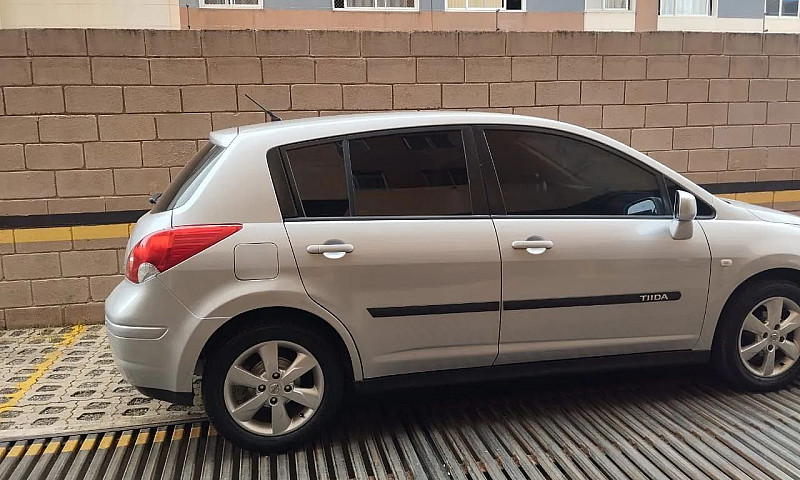 Nissan Tiida S 1.8/1...