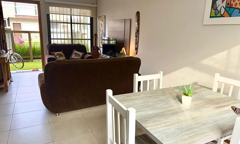 Duplex Três Dormitór...