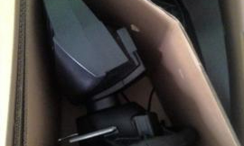 Volante Thrustmaster...