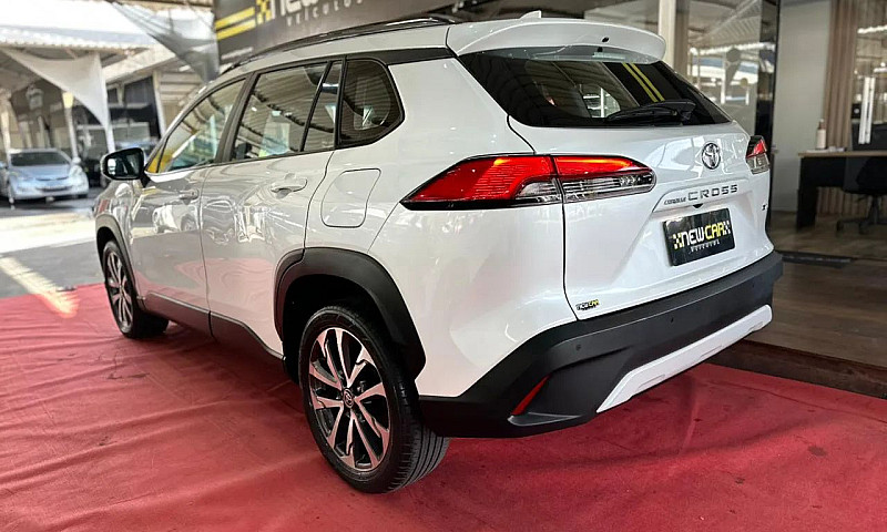 Toyota Corolla Cross...