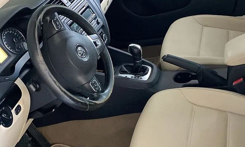 Volkswagen Jetta Com...