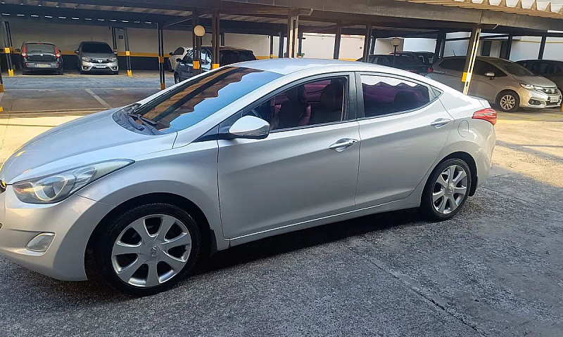 Hyundai Elantra 2012...