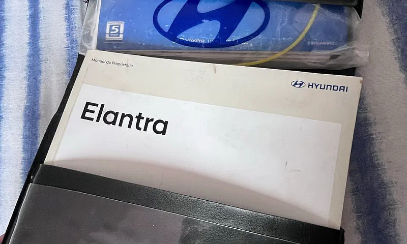 Hyundai Elantra Spec...