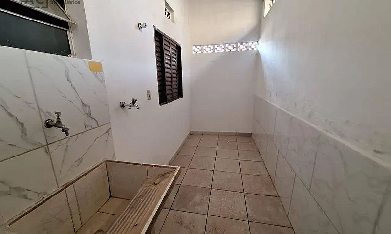 Casa Com 2 Dormitóri...