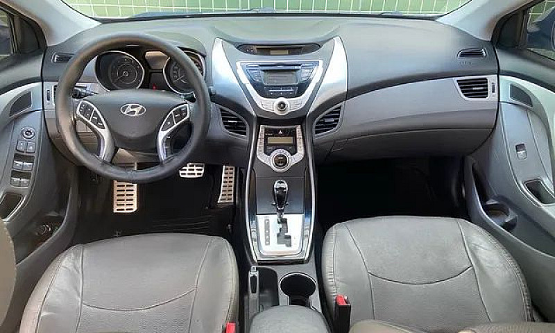 Hyundai Elantra 2012...