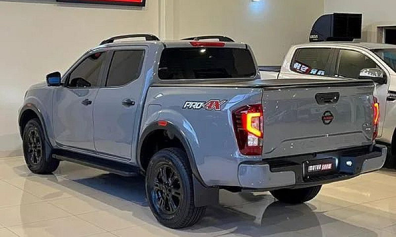 Nissan Frontier Pro ...