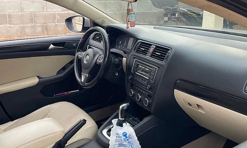 Volkswagen Jetta Com...