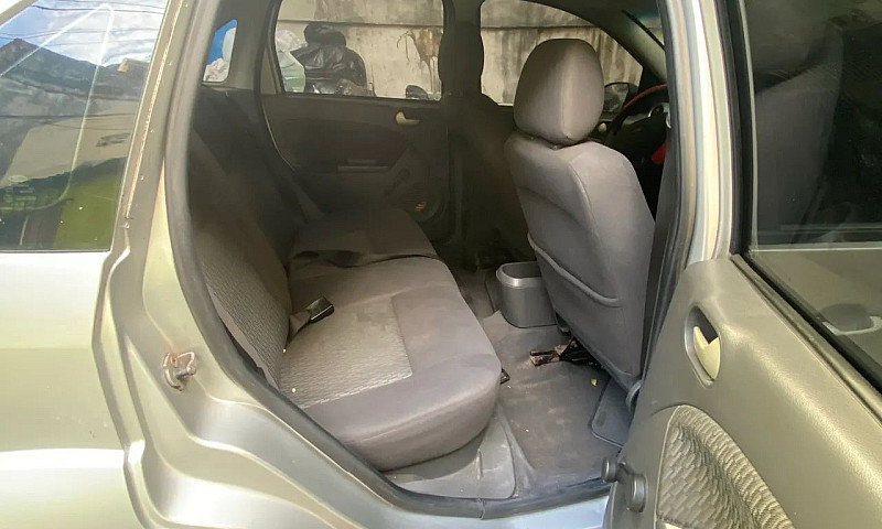 Ford Fiesta Sed. 1.6...
