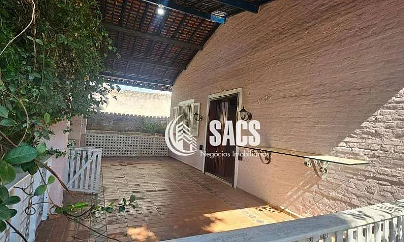 Casa Com 4 Dormitóri...