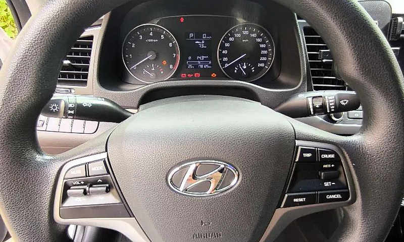 Hyundai Elantra 2.0 ...