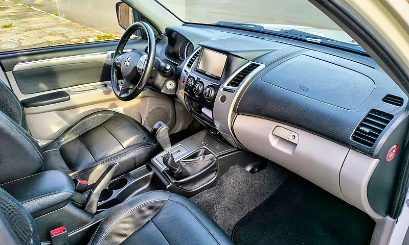 Mitsubishi Pajero Da...