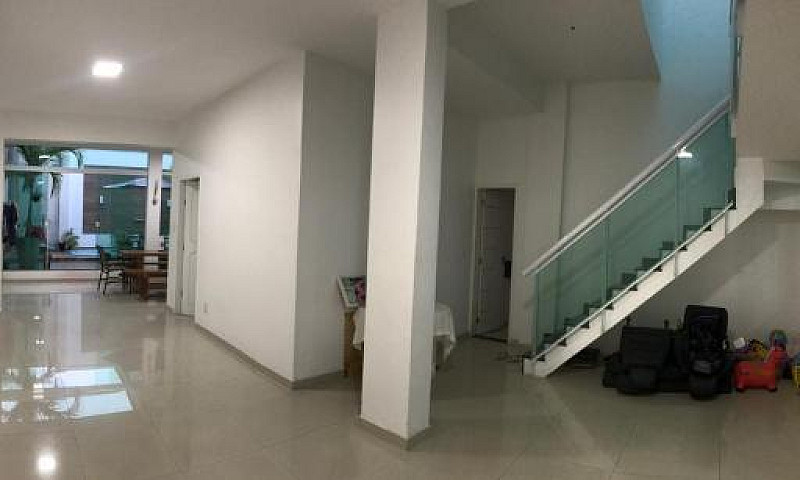 Vendo Casa Com 6 Suí...
