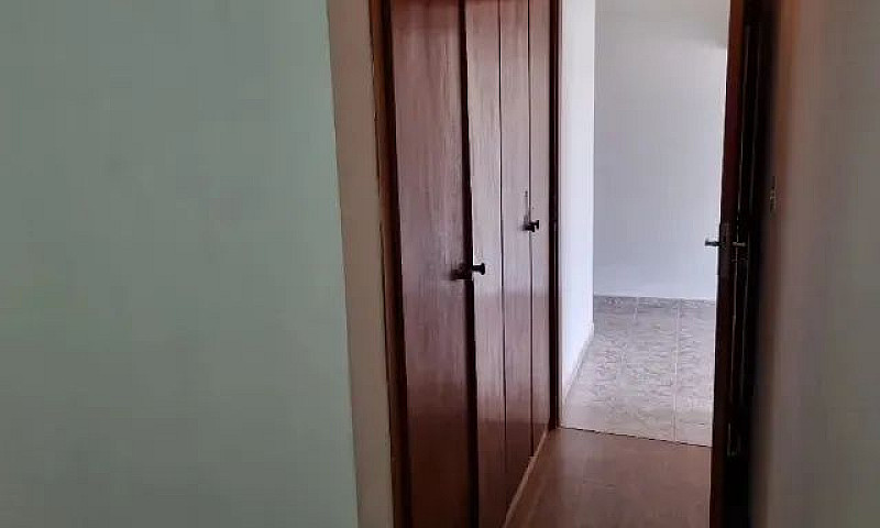 Aluga-Se Casa 3 Quar...