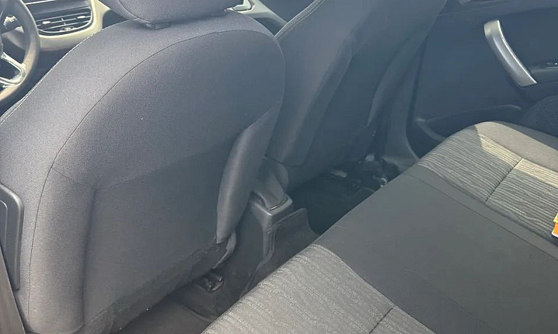 Peugeot 208 Active 1...