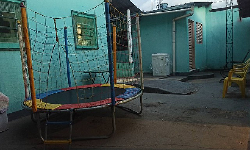 Casa No Jardim Guana...
