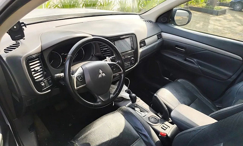 Mitsubishi Outlander...