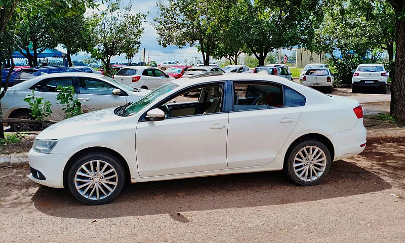 Volkswagen Jetta Com...