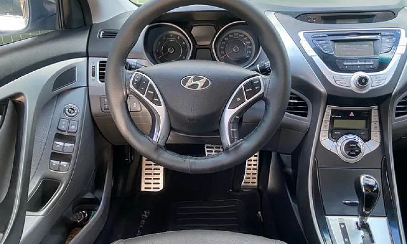 Hyundai Elantra 2012...