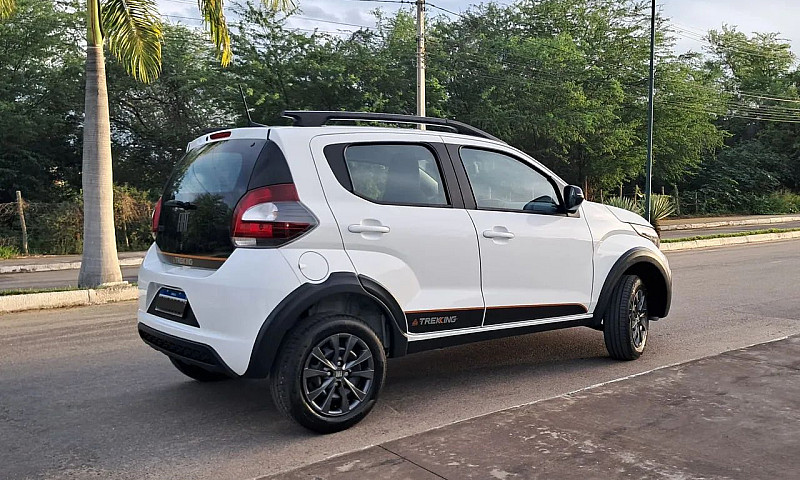 Fiat Mobi Trekking 1...