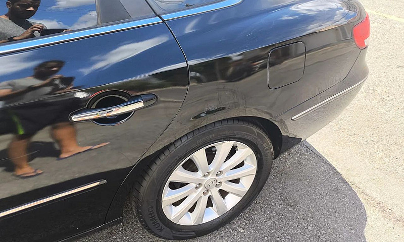 Hyundai Azera Gls 3....