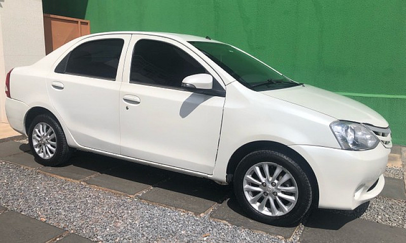 Toyota Etios Sedan X...