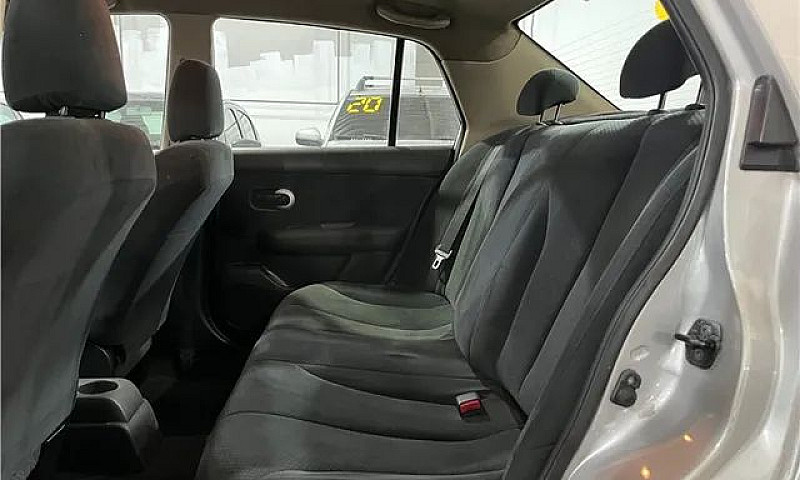 Nissan Tiida 2012 1....