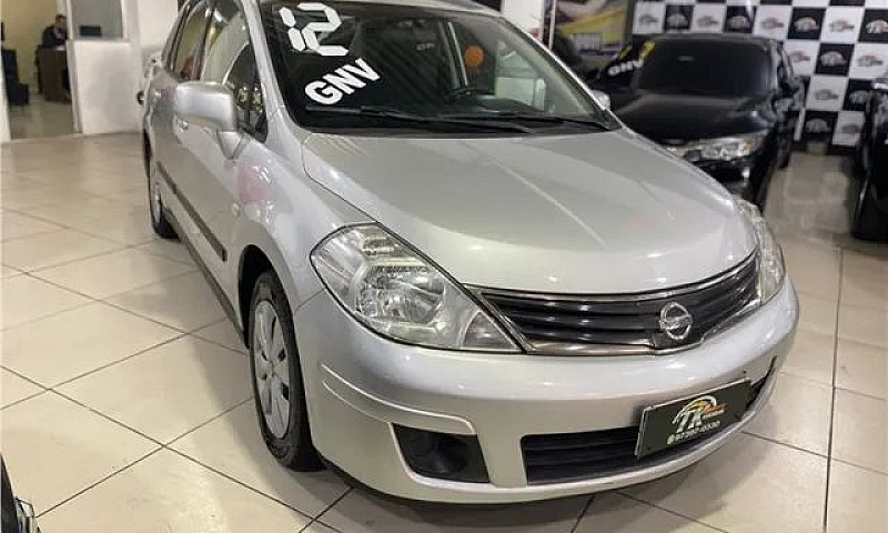 Nissan Tiida 2012 1....