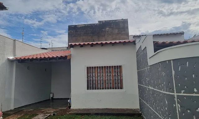Casa À Venda No Bair...