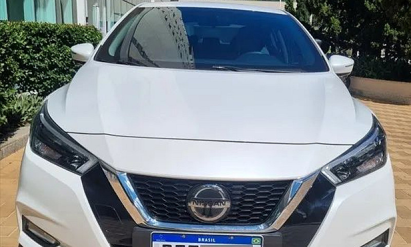 Nissan Versa Exclusi...