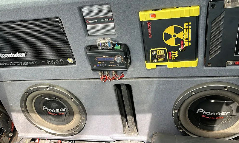 Volkswagen Saveiro 1...