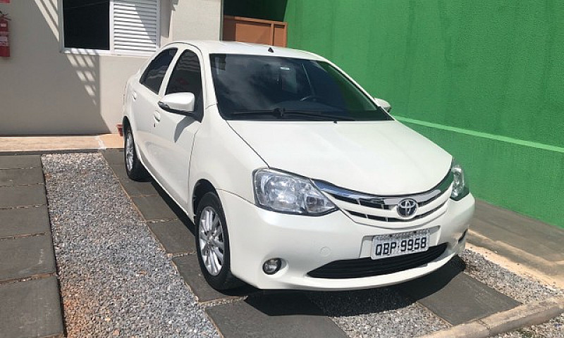 Toyota Etios Sedan X...