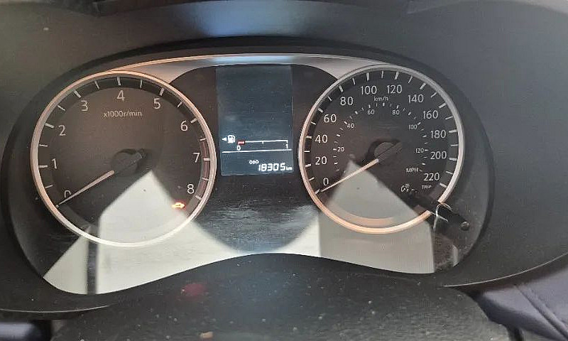 Nissan Versa Sense 1...