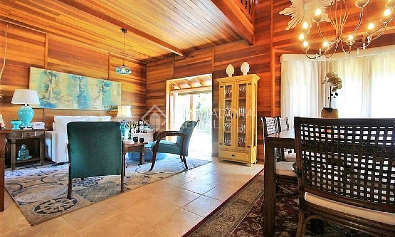 Casa À Venda Com 3 D...