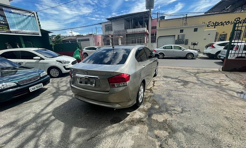 Vendo Honda City 201...