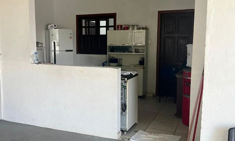 Aluga-Se Casa 335 M2...