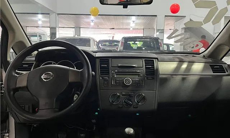 Nissan Tiida 2012 1....