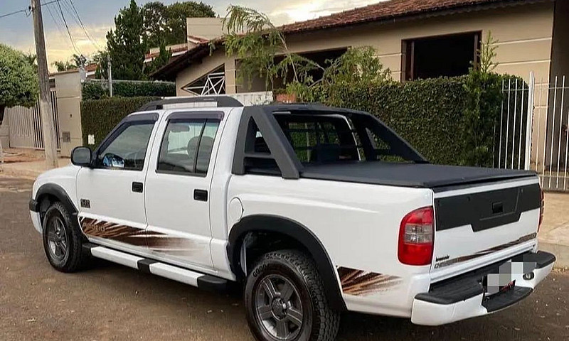 Chevrolet S10 Pick-U...