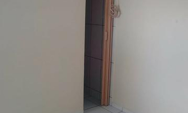 Aluga-Se Suíte...