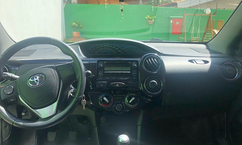 Toyota Etios Sedan X...